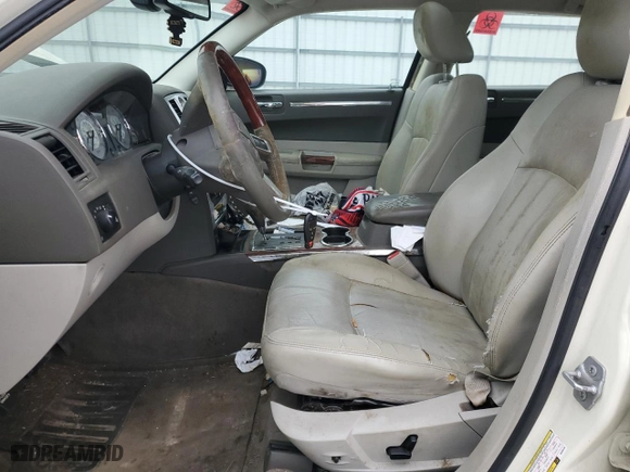 2008 Chrysler 300 C Hemi with VIN 2C3LA63H78H308163, listed as a Copart auction lot 87028044 with 193,323 mi miles and Clean Title. Bid and sale history available at carsss.com. Image 7.