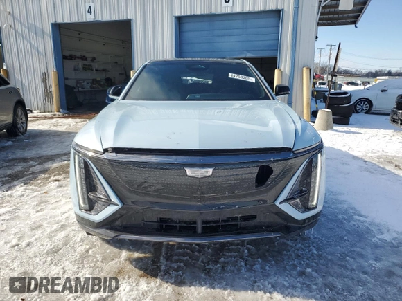 2024 Cadillac LYRIQ Sport z VIN 1GYKPTRL9RZ122152, wystawiony jako Copart lot #44753205 z przebiegiem 8844 mil mil oraz Szkody całkowita. Historia ofert i sprzedaży dostępna na DreamBid. Obrazek 5.