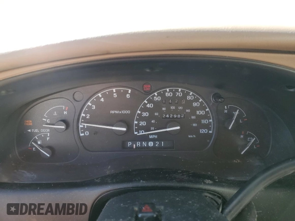 1999 Ford Explorer XLT z VIN 1FMZU32E8XUA72715, wystawiony jako Copart lot #41881985 z przebiegiem 242 982 mil mil oraz Szkoda całkowita • Salvage title. Historia ofert i sprzedaży dostępna na DreamBid. Obrazek 9.