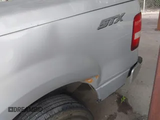 2007 Ford F-150 STX z VIN 1FTRX12W37NA72169, wystawiony jako IAAI lot #42601020 z przebiegiem 147 925 mil mil oraz . Historia ofert i sprzedaży dostępna na DreamBid. Obrazek 6.