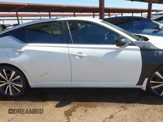 2022 Nissan Altima 2.5 SR with VIN 1N4BL4CV9NN399554, listed as a IAAI auction lot 41899949 with 33,099 mi miles. Bid and sale history available at carsss.com. Image 13.