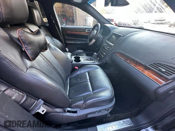 2015 Lincoln MKT with VIN 2LMHJ5NK0FBL03293, listed as a Copart auction lot 77810284 with 115,725 mi miles and Clean Title. Bid and sale history available at DreamBid. Image 5.