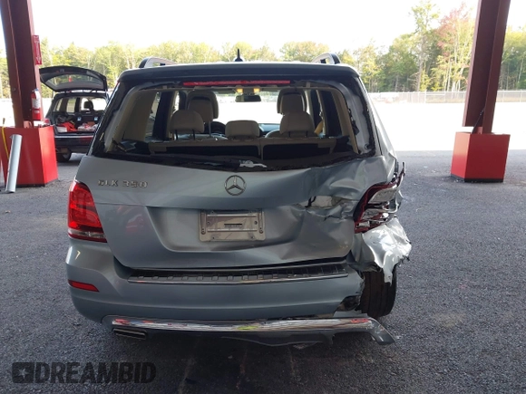 2013 Mercedes-Benz GLK with VIN WDCGG5HBXDG016369, listed as a IAAI auction lot 40325129 with 121,422 mi miles. Bid and sale history available at carsss.com. Image 17.