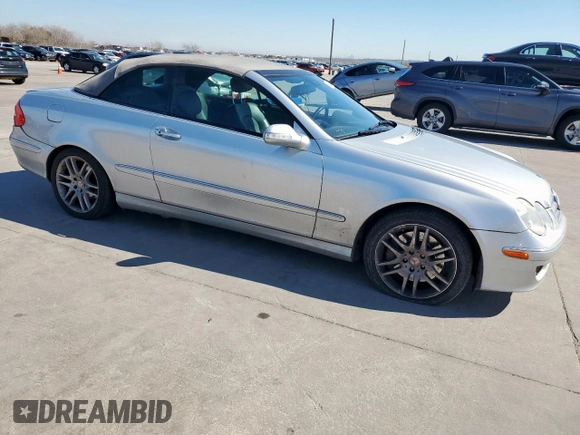 2009 Mercedes-Benz CLK 350 with VIN WDBTK56FX9T109172, listed as a Copart auction lot 46328435 with 137,484 mi miles and Salvage Title. Bid and sale history available at DreamBid. Image 4.