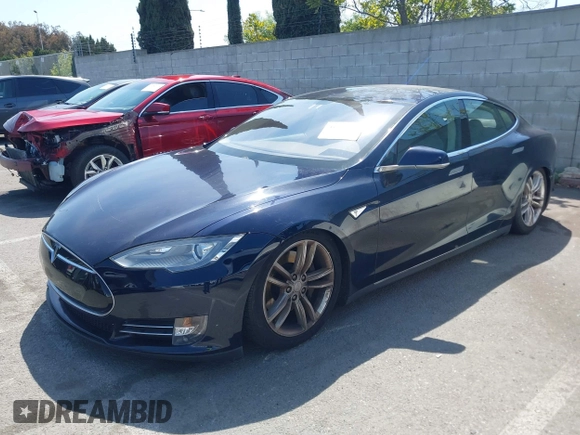 2013 Tesla Model S with VIN 5YJSA1CNXDFP06077, listed as a IAAI auction lot 41958105 with 84,773 mi miles. Bid and sale history available at carsss.com. Image 19.