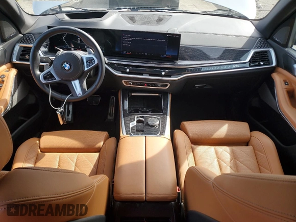 2024 BMW X5 xDrive40i z VIN 5UX23EU07R9U24113, wystawiony jako Copart lot #50386895 z przebiegiem 38 407 mil mil oraz Szkody całkowita. Historia ofert i sprzedaży dostępna na DreamBid. Obrazek 8.