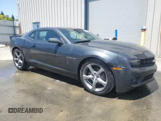 2013 Chevrolet Camaro LT z VIN 2G1FC1E38D9163929, wystawiony jako Copart lot #57153955 z przebiegiem 44 863 mil mil oraz Czysty tytuł • Clean title. Historia ofert i sprzedaży dostępna na DreamBid. Obrazek 4.