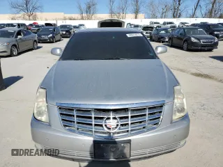 2007 Cadillac DTS V8 z VIN 1G6KD57Y87U140129, wystawiony jako Copart lot #48025875 z przebiegiem 184 526 mil mil oraz Szkody całkowita. Historia ofert i sprzedaży dostępna na DreamBid. Obrazek 5.