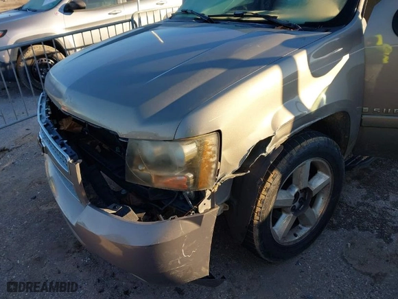2007 Chevrolet Suburban LS with VIN 1GNFC16037J337224, listed as a IAAI auction lot 41297347 with 256,162 mi miles. Bid and sale history available at carsss.com. Image 6.