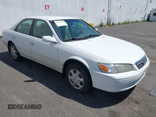2001 Toyota Camry CE z VIN 4T1BG22K11U836730, wystawiony jako IAAI lot #42467446 z przebiegiem 199 762 mil mil oraz . Historia ofert i sprzedaży dostępna na DreamBid. Obrazek 1.