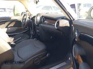 2012 MINI Clubman z VIN WMWZF3C58CT189866, wystawiony jako IAAI lot #41637796 z przebiegiem 97 073 mil mil oraz . Historia ofert i sprzedaży dostępna na DreamBid. Obrazek 5.