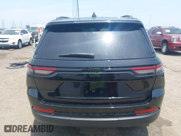 2023 Jeep Grand Cherokee Laredo z VIN 1C4RJGAG7PC648078, wystawiony jako IAAI lot #42474047 z przebiegiem 25 663 mil mil oraz . Historia ofert i sprzedaży dostępna na DreamBid. Obrazek 17.