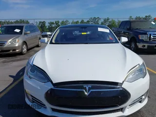 2013 Tesla Model S Performance с VIN 5YJSA1CP1DFP06681, выставлен на аукционе IAAI как лот 42438892 с пробегом 108 926 миль миль и . История ставок и продаж доступна на DreamBid. Изображение 12.