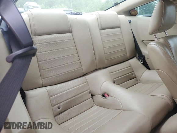 2008 Ford Mustang GT Deluxe z VIN 1ZVHT82H985142306, wystawiony jako Copart lot #57461015 z przebiegiem 142 325 mil mil oraz Czysty tytuł • Clean title. Historia ofert i sprzedaży dostępna na DreamBid. Obrazek 10.