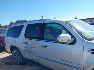 2011 Cadillac Escalade ESV Premium с VIN 1GYS4JEF1BR154922, выставлен на аукционе IAAI как лот 41487239 с пробегом 154 979 миль миль и . История ставок и продаж доступна на DreamBid. Изображение 13.