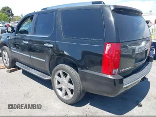 2007 Cadillac Escalade z VIN 1GYFK63887R127376, wystawiony jako IAAI lot #42150261 z przebiegiem 165 849 mil mil oraz . Historia ofert i sprzedaży dostępna na DreamBid. Obrazek 3.