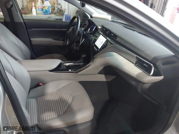 2018 Toyota Camry LE with VIN 4T1B11HK3JU113318, listed as a IAAI auction lot 41972881 with 76,420 mi miles. Bid and sale history available at carsss.com. Image 5.