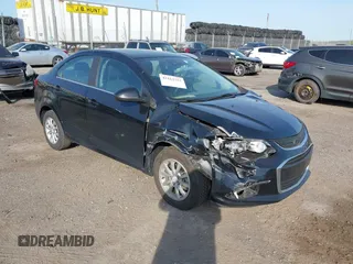 2018 Chevrolet Sonic LT z VIN 1G1JD5SG2J4117386, wystawiony jako IAAI lot #42162352 z przebiegiem 55 798 mil mil oraz . Historia ofert i sprzedaży dostępna na DreamBid. Obrazek 1.