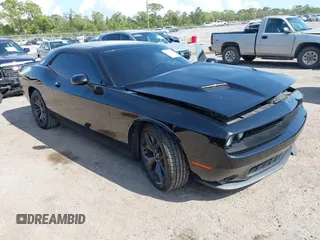 2018 Dodge Challenger SXT z VIN 2C3CDZAG8JH339348, wystawiony jako IAAI lot #41936464 z przebiegiem 91 449 mil mil oraz . Historia ofert i sprzedaży dostępna na DreamBid. Obrazek 1.