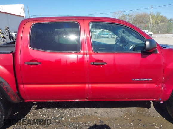 2006 Toyota Tacoma z VIN 5TELU42N06Z154198, wystawiony jako IAAI lot #42032985 z przebiegiem 225 779 mil mil oraz . Historia ofert i sprzedaży dostępna na DreamBid. Obrazek 14.