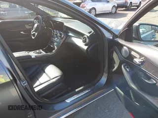 2021 Mercedes-Benz C 300 z VIN W1KWF8EB8MR630955, wystawiony jako IAAI lot #41764582 z przebiegiem 52 702 mil mil oraz . Historia ofert i sprzedaży dostępna na DreamBid. Obrazek 5.