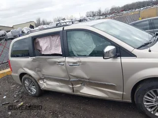 2016 Chrysler Town & Country Touring z VIN 2C4RC1CG5GR166771, wystawiony jako IAAI lot #41715807 z przebiegiem 121 652 mil mil oraz . Historia ofert i sprzedaży dostępna na DreamBid. Obrazek 13.