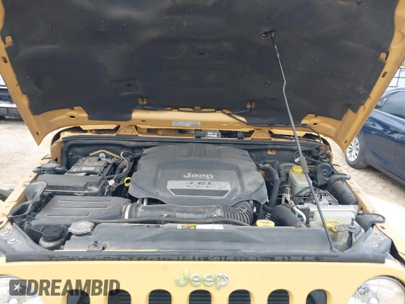 2013 Jeep Wrangler Unlimited Sahara with VIN 1C4BJWEG8DL638404, listed as a IAAI auction lot 42586604 with 43,953 mi miles and . Bid and sale history available at DreamBid. Image 10.