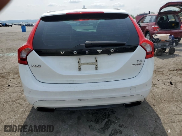 2015 Volvo V60 z VIN YV1612SD5F1202932, wystawiony jako Copart lot #56551523 z przebiegiem 83 417 mil mil oraz . Historia ofert i sprzedaży dostępna na DreamBid. Obrazek 6.