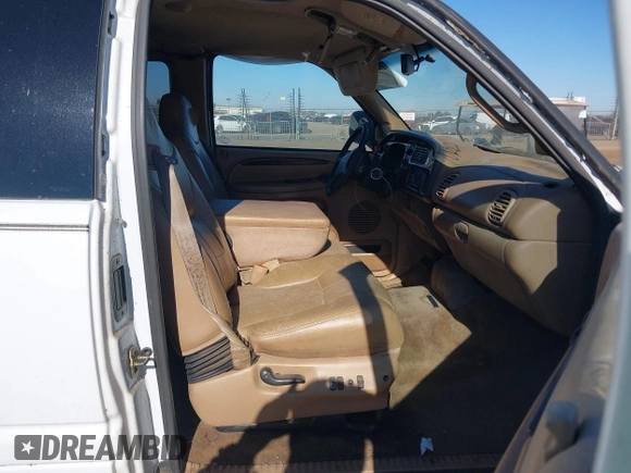2000 Dodge 1500 with VIN 1B7HC13Z3YJ191235, listed as a IAAI auction lot 41414124 with 180,098 mi miles and . Bid and sale history available at DreamBid. Image 5.
