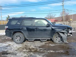 2019 Toyota 4Runner SR5 with VIN JTEBU5JR8K5735284, listed as a IAAI auction lot 41441632 with 32,402 mi miles. Bid and sale history available at carsss.com. Image 13.