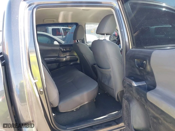 2016 Toyota Tacoma SR with VIN 3TMCZ5AN0GM015471, listed as a IAAI auction lot 41660876 with 81,031 mi miles. Bid and sale history available at carsss.com. Image 8.