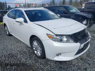 2013 Lexus ES 300h Hybrid with VIN JTHBW1GG4D2013536, listed as a IAAI auction lot 41979270 with 98,515 mi miles. Bid and sale history available at carsss.com. Image 1.