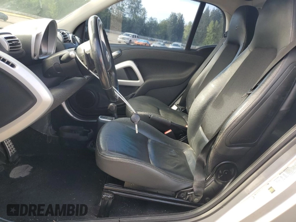 2009 Smart fortwo Pure z VIN WMEEJ31X89K276221, wystawiony jako Copart lot #57912565 z przebiegiem 118 701 mil mil oraz Szkody całkowita. Historia ofert i sprzedaży dostępna na DreamBid. Obrazek 7.