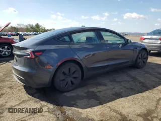 2024 Tesla Model 3 z VIN 5YJ3E1EA6RF731388, wystawiony jako Copart lot #50334065 z przebiegiem 8 305 mil mil oraz Szkoda całkowita • Salvage title. Historia ofert i sprzedaży dostępna na DreamBid. Obrazek 3.