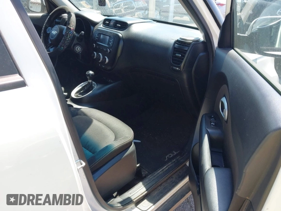 2016 Kia Soul + z VIN KNDJP3A57G7306660, wystawiony jako IAAI lot #39647702 z przebiegiem 139 987 mil mil oraz . Historia ofert i sprzedaży dostępna na DreamBid. Obrazek 5.