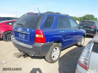 2007 Kia Sportage LX with VIN KNDJF724277382562, listed as a IAAI auction lot 42047497 with 144,079 mi miles. Bid and sale history available at carsss.com. Image 4.