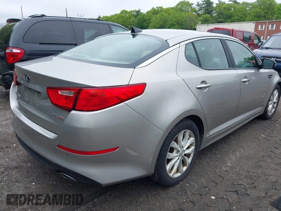 2014 Kia Optima EX z VIN 5XXGN4A70EG335090, wystawiony jako IAAI lot #42272655 z przebiegiem 165 795 mil mil oraz . Historia ofert i sprzedaży dostępna na DreamBid. Obrazek 4.