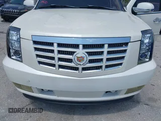 2007 Cadillac Escalade z VIN 1GYEC63877R303276, wystawiony jako IAAI lot #42230368 z przebiegiem 124 303 mil mil oraz . Historia ofert i sprzedaży dostępna na DreamBid. Obrazek 6.