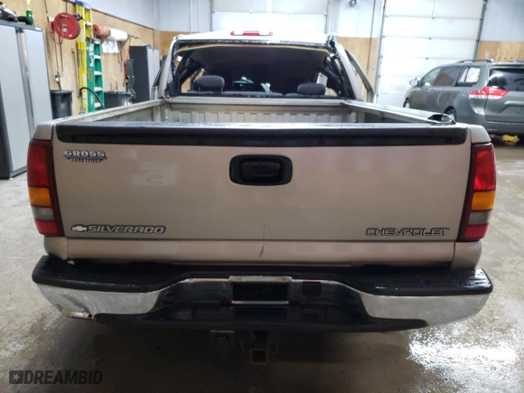 2002 Chevrolet Silverado 1500HD LT with VIN 1GCGK13U82F234318, listed as a Copart auction lot 76874624 with 0 mi miles and Clean Title. Bid and sale history available at carsss.com. Image 6.