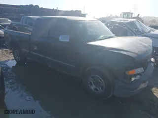 2001 Chevrolet Silverado 1500 LS with VIN 2GCEC19T711315836, listed as a IAAI auction lot 41676444 with 1 mi miles. Bid and sale history available at carsss.com. Image 1.