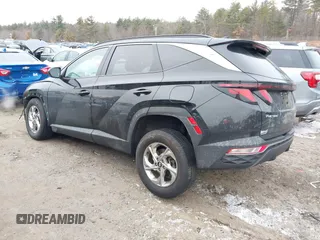 2024 Hyundai Tucson SEL z VIN KM8JBCDE8RU313983, wystawiony jako IAAI lot #41335706 z przebiegiem 14 185 mil mil oraz . Historia ofert i sprzedaży dostępna na DreamBid. Obrazek 3.