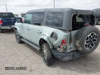 2023 Ford Bronco z VIN 1FMEE5BP9PLA97587, wystawiony jako IAAI lot #42168516 z przebiegiem 29 622 mil mil oraz . Historia ofert i sprzedaży dostępna na DreamBid. Obrazek 3.
