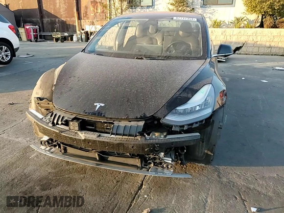 2019 Tesla Model 3 Mid Range z VIN 5YJ3E1EA8KF306096, wystawiony jako Copart lot #82712354 z przebiegiem 170 775 mil mil oraz Szkoda całkowita • Salvage title. Historia ofert i sprzedaży dostępna na DreamBid. Obrazek 10.