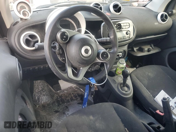 2016 Smart fortwo Passion z VIN WMEFJ5DA0GK076339, wystawiony jako Copart lot #68891564 z przebiegiem Nie podano mil oraz Szkoda całkowita • Salvage title. Historia ofert i sprzedaży dostępna na DreamBid. Obrazek 8.