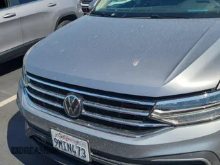 2024 Volkswagen Tiguan SE с VIN 3VV3B7AX9RM106728, выставлен на аукционе IAAI как лот 42845194 с пробегом 23 946 миль миль и . История ставок и продаж доступна на DreamBid. Изображение 48.