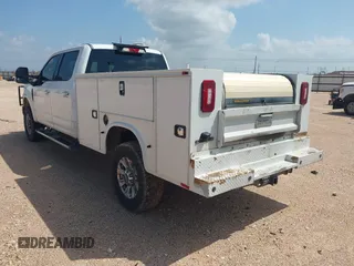 2019 Ford F-250 XL z VIN 1FT7W2B62KED67403, wystawiony jako IAAI lot #42610879 z przebiegiem 230 857 mil mil oraz . Historia ofert i sprzedaży dostępna na DreamBid. Obrazek 3.