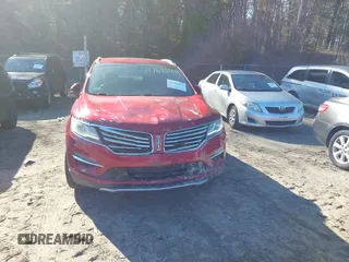 2015 Lincoln MKC z VIN 5LMTJ2AH1FUJ05103, wystawiony jako IAAI lot #41762024 z przebiegiem 58 275 mil mil oraz . Historia ofert i sprzedaży dostępna na DreamBid. Obrazek 12.