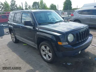 2011 Jeep Patriot Latitude with VIN 1J4NF1GB1BD100499, listed as a IAAI auction lot 42113428 with 195,123 mi miles. Bid and sale history available at carsss.com. Image 1.