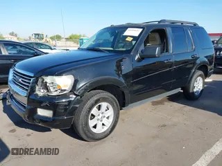 2010 Ford Explorer XLT z VIN 1FMEU6DE6AUA59210, wystawiony jako IAAI lot #41999624 z przebiegiem 131 373 mil mil oraz . Historia ofert i sprzedaży dostępna na DreamBid. Obrazek 6.