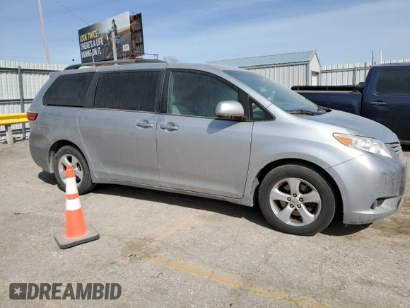 2015 Toyota Sienna LE AAS with VIN 5TDKK3DC7FS652662, listed as a Copart auction lot 49272325 with 129,652 mi miles and Salvage Title. Bid and sale history available at DreamBid. Image 4.
